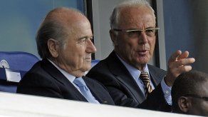 Beckenbauer suspendido por no cooperar en pesquisa