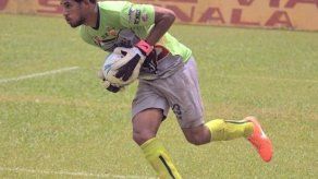 Dep. Coatepeque le adeuda casi tres meses al portero José Calderón