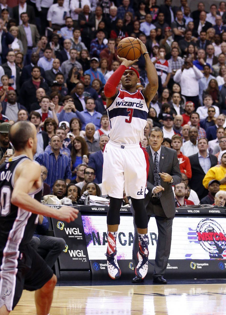 Con triple agónico de Beal, Wizards descarrilan a Spurs