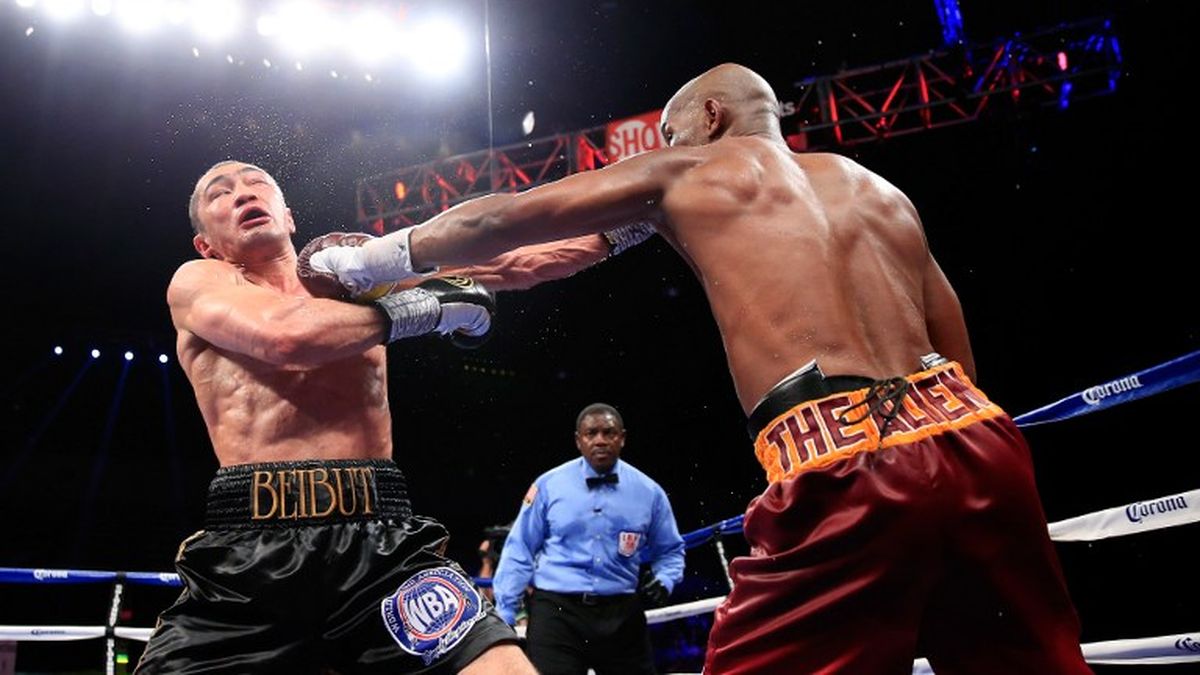 Bernard Hopkins vence a Beibut Shumenov