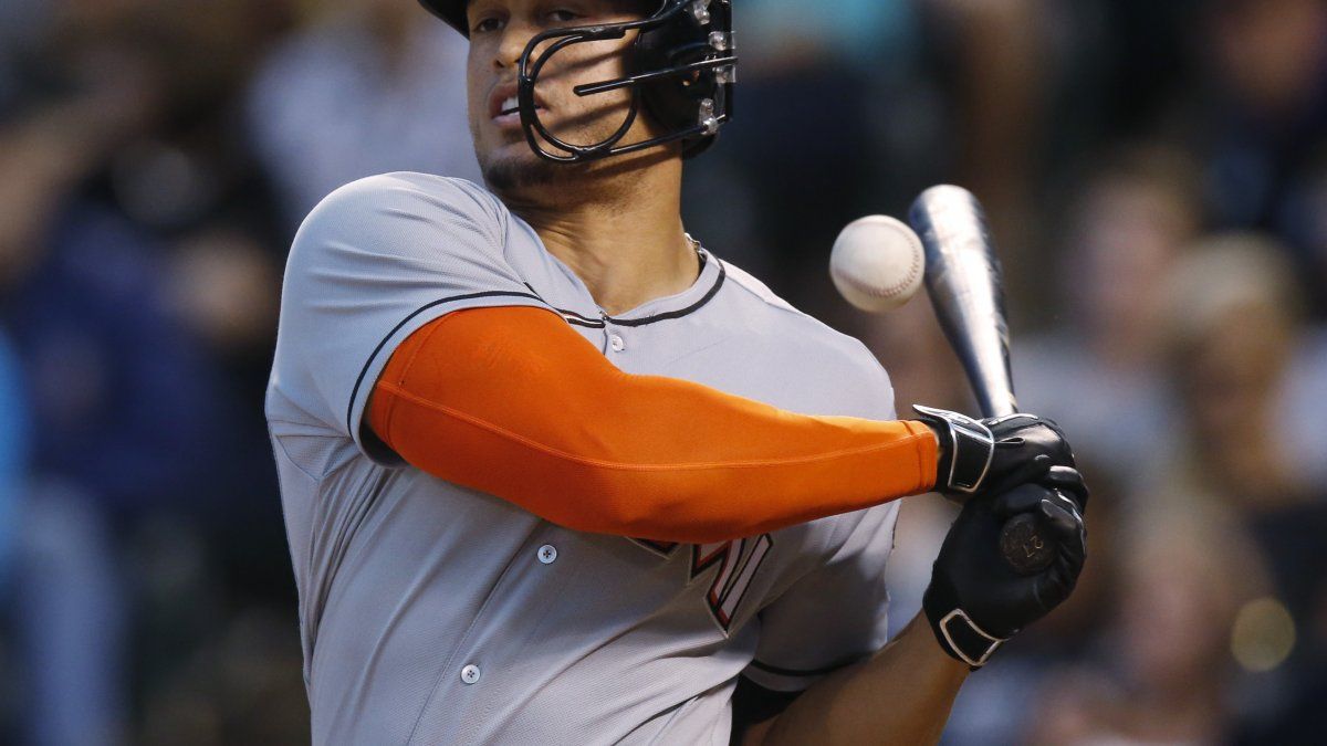 Largo jonrón de Stanton ayuda a Marlins para ganar a Rockies