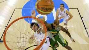 Brasil se recupera doblegando a Serbia (81-73)