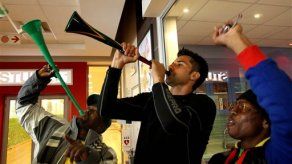 Mundial: Innovador se enriquece con éxito de las vuvuzelas