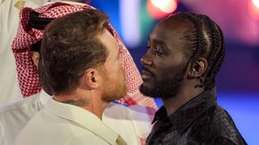 Canelo Álvarez y Terence Crawford tuvieron cara a cara en Conferencia Riyadh