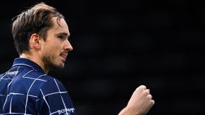 Medvedev vence a Raonic y avanza a la final en París