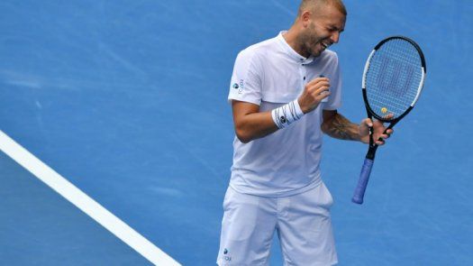 Británico Evans sorprende al estadounidense Isner en torneo ATP de Delray Beach