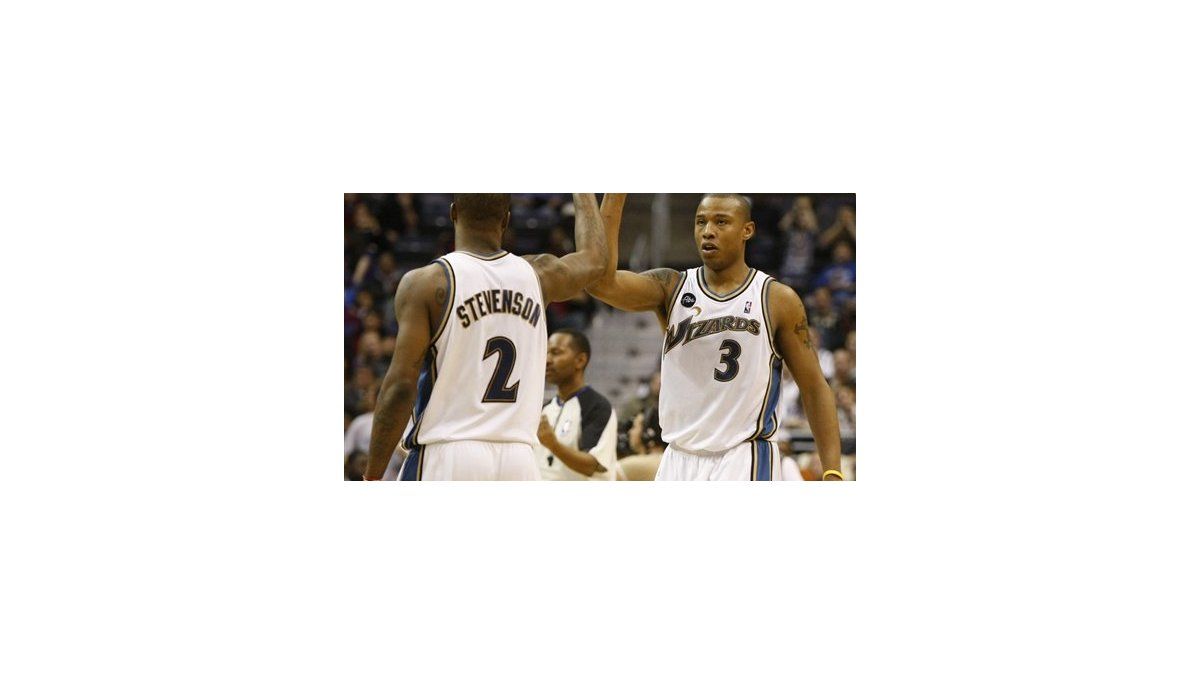 Wizards cierran semana difí­cil con victoria y récord de Saunders