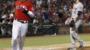 Los Rangers anotan más sin Nelson Cruz