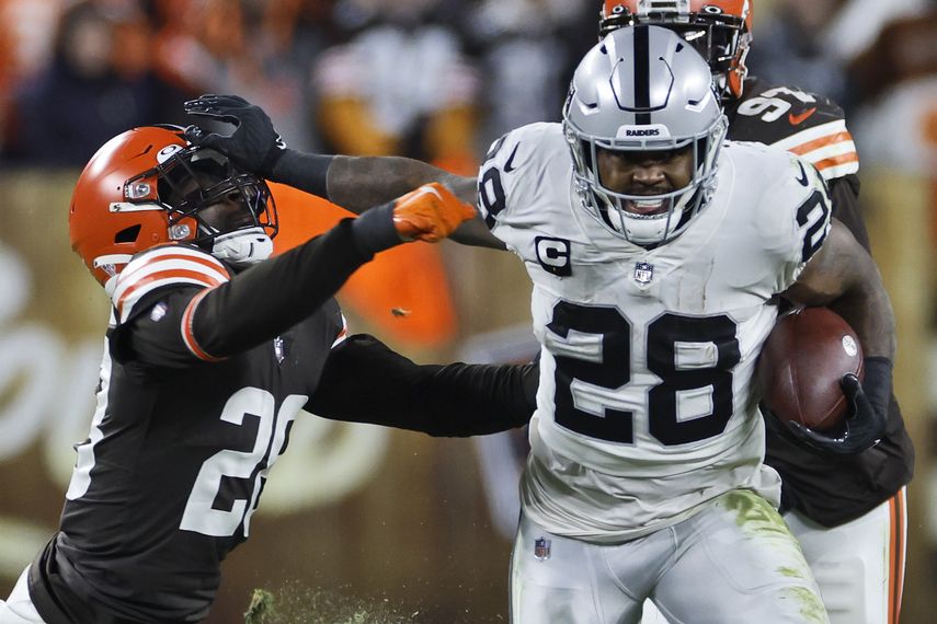 NFL: Raiders vencen a diezmados Browns en la última jugada