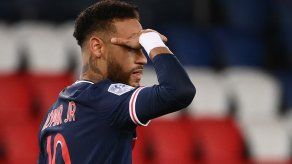 Neymar participa con dos tantos en la goleada de París SG a Angers