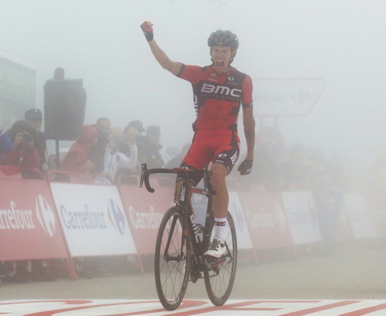 De Marchi gana en la niebla la etapa 14 de la Vuelta, Aru sigue líder