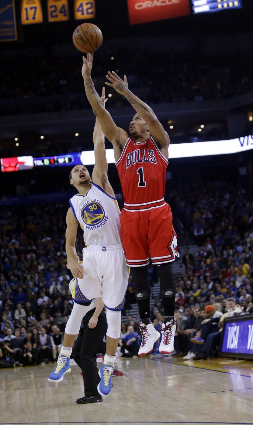 Rose impulsa a los Bulls en triunfo sobre Warriors