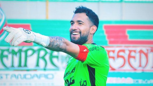 César Samudio detiene penal en triunfo del CD Marathón