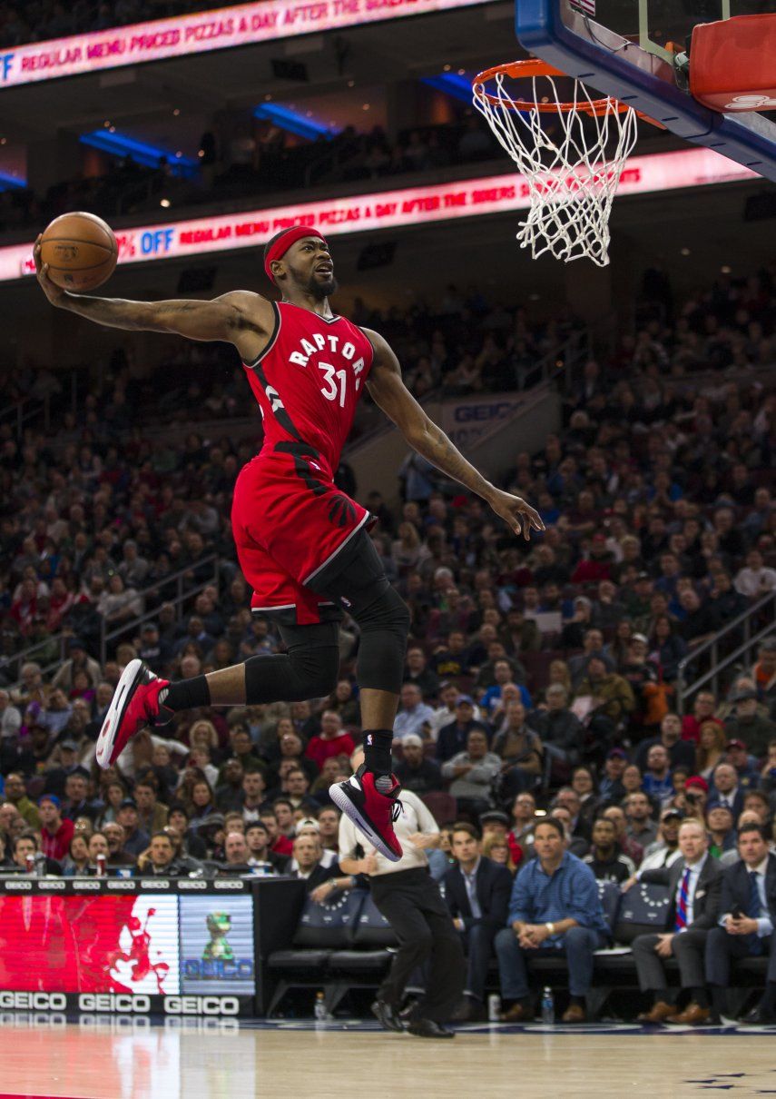 Raptors vencen a 76ers e hilan 4to triunfo