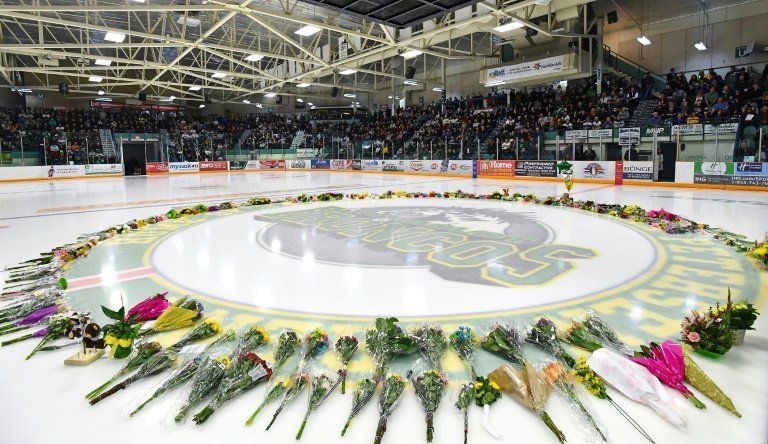 Condenan a 8 años de cárcel a chofer que arrolló autobús de hockey en Canadá