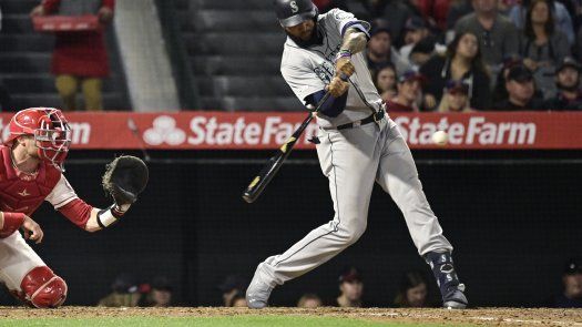 Jonrones de Murphy, Santana guían a Marineros ante Angelinos