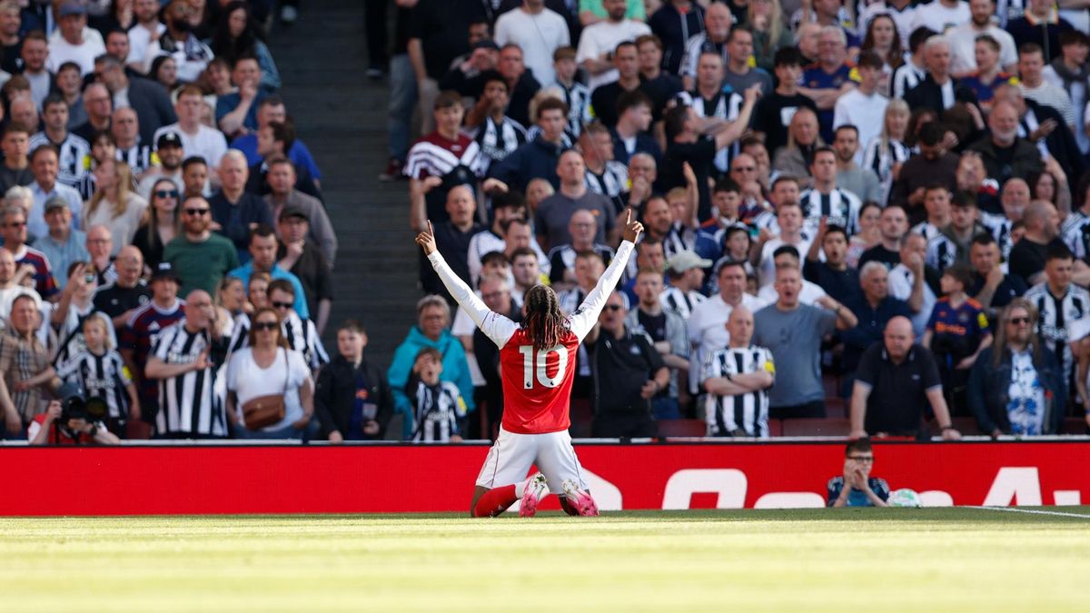 Arsenal gana al Newcastle y se toma el liderato en la Premier League