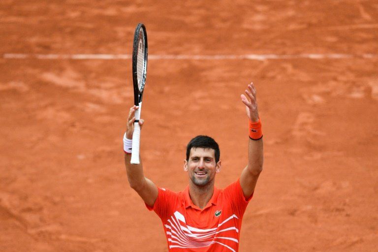 Djokovic se clasifica por la vía rápida a cuartos en Roland Garros