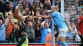El Manchester City golea en casa al United.