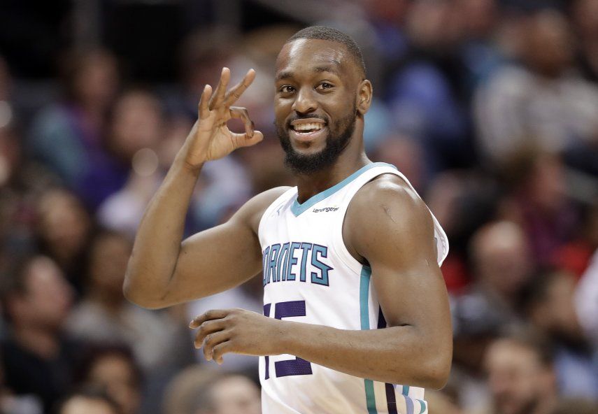 Walker y Lamb guían a Hornets a triunfo sobre Kings