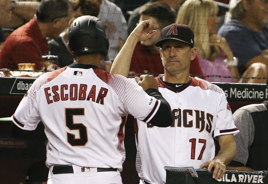 Diamondbacks ganan a Piratas con jonrones de Escobar, Walker