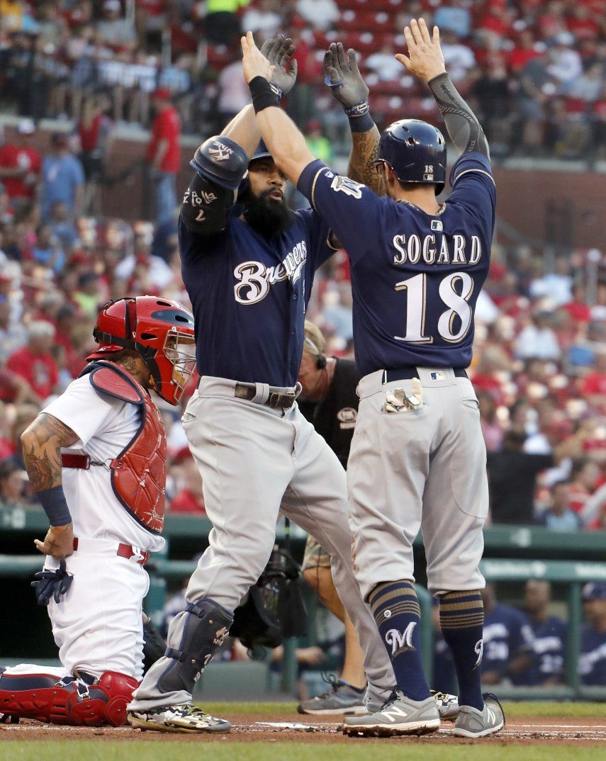 Thames lidera la victoria 7-6 de Cerveceros sobre Cardenales