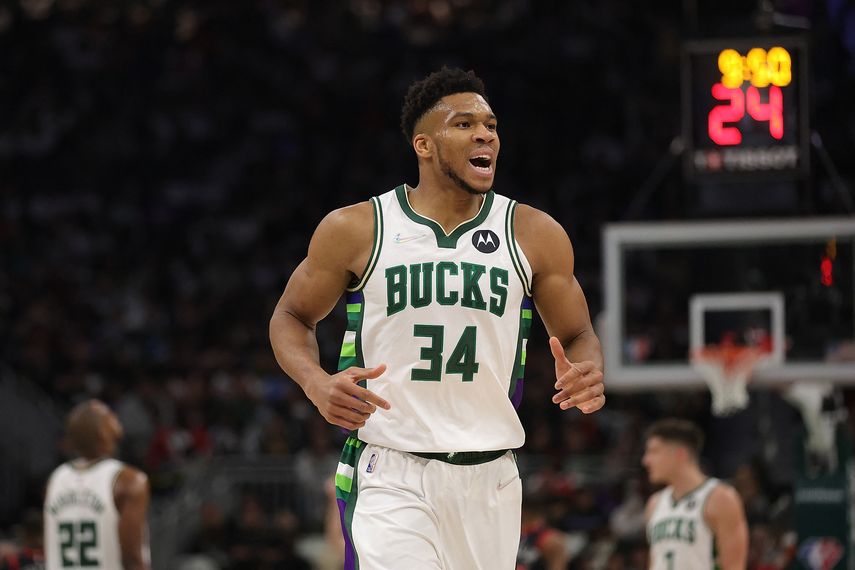 NBA: Milwaukee Bucks arrancan los playoffs con victoria ante Chicago Bulls