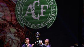 Emotivo homenaje al Chapecoense en el sorteo de la Libertadores 2017
