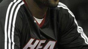 Wade mejora; se desconoce cuándo volverá al Heat