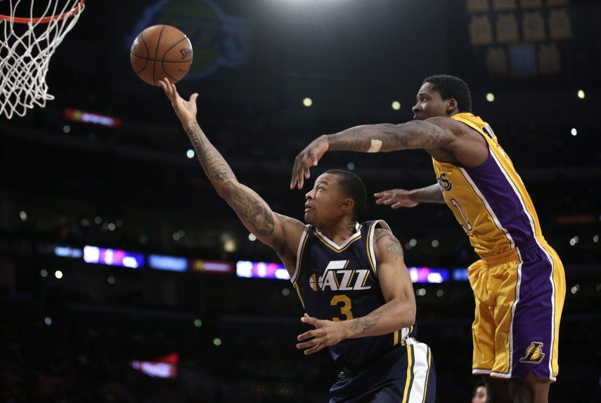 Hayward suma 22, el Jazz asesta a los Lakers su 50ma derrota
