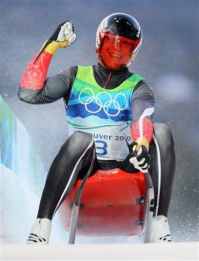 Alemán Loch conquista el oro en el luge