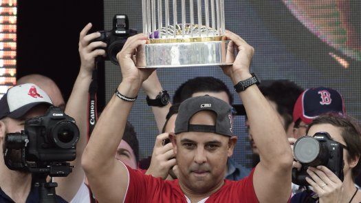 Cora recibe nuevo contrato con Medias Rojas hasta 2021