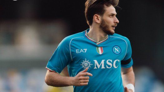 Napoli se acerca a la Champions con gol de Kvaratskhelia