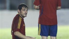 Casillas ataja por España ante Uruguay