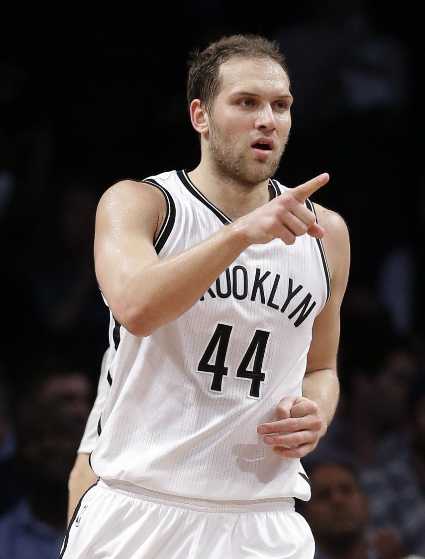Bogdanovic brilla con 44 puntos y Nets vencen a 76ers