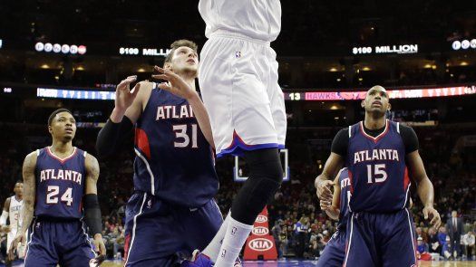 Los 76ers emboscan a los Hawks
