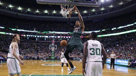 Ilyasova encabeza remontada de Bucks para vencer a Celtics