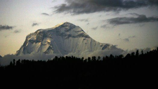 Nueve alpinistas de una expedición surcoreana mueren por una tormenta en Nepal