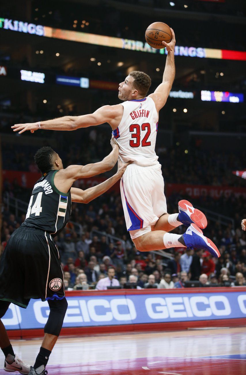 Astro de los Clippers Griffin se lesiona mano en altercado