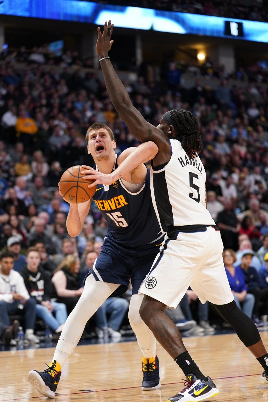 Jokic ayuda a Nuggets, en victoria sobre Clippers