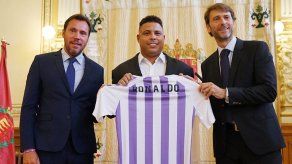 Exastro brasileño Ronaldo es nuevo dueño del club Valladolid