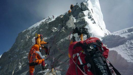 Una tercera agencia de alpinismo anula una expedición al Everest