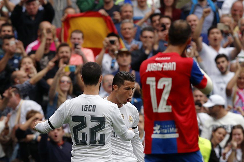 Póker de Neymar impulsa a Barsa; Navas y Cristiano, a Madrid