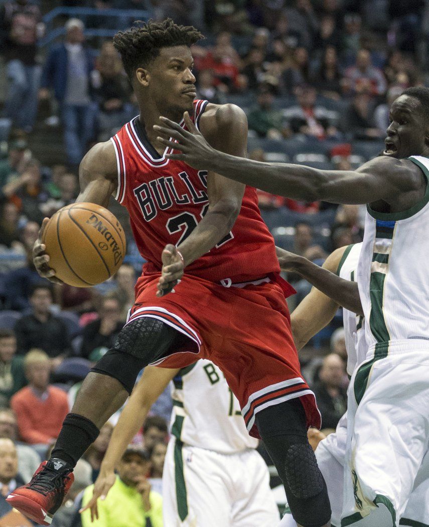 Bulls se despegan en tercer cuarto para vencer a Bucks