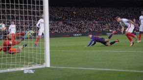 Barcelona arrasa al Sevilla y sigue vivo en la Copa del Rey