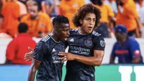 Adalberto Carrasquilla anota en triunfo del Houston Dynamo