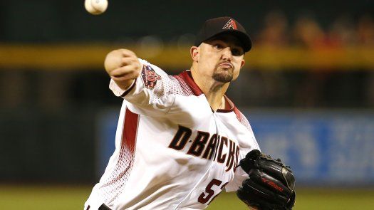 Diamondbacks vencen a Filis con jonrón de Peralta en el 14to