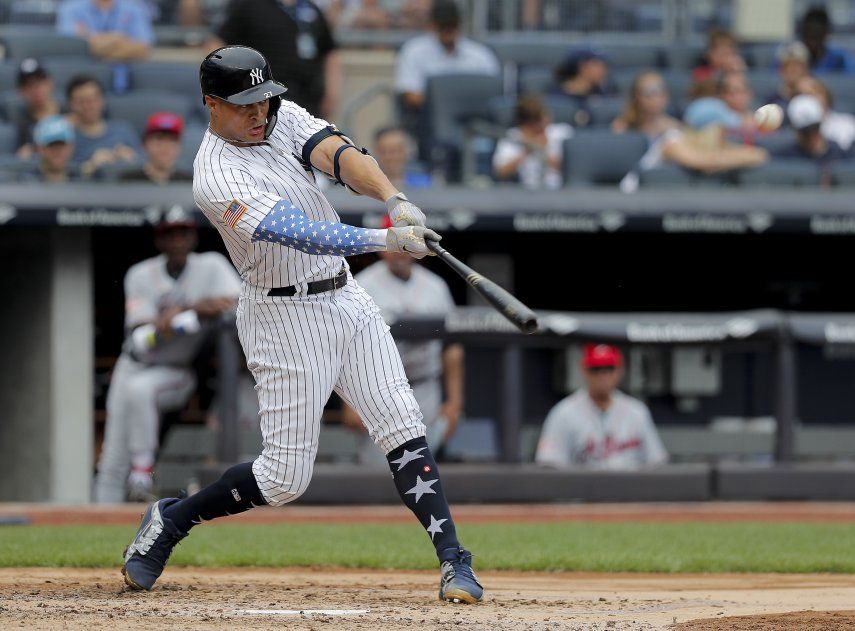 Stanton pega jonrón y Yanquis vencen 6-2 a Bravos