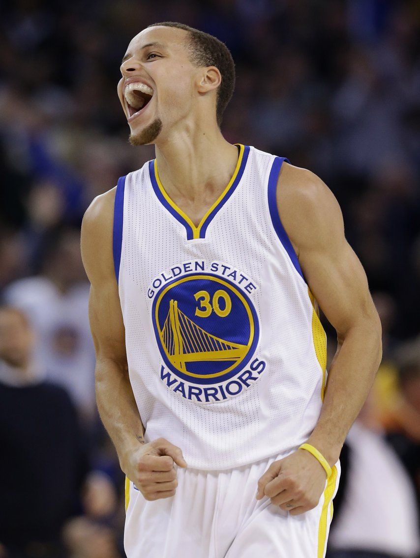 Curry se enfada, Warriors ganan a Rockets y suman récord