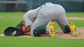 Bassitt hospitalizado tras recibir un pelotazo en la cabeza.